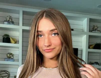 skylar mae age|Skylar Mae (TikTok Star) Bio, Videos, Photos, Age, Net Worth ...